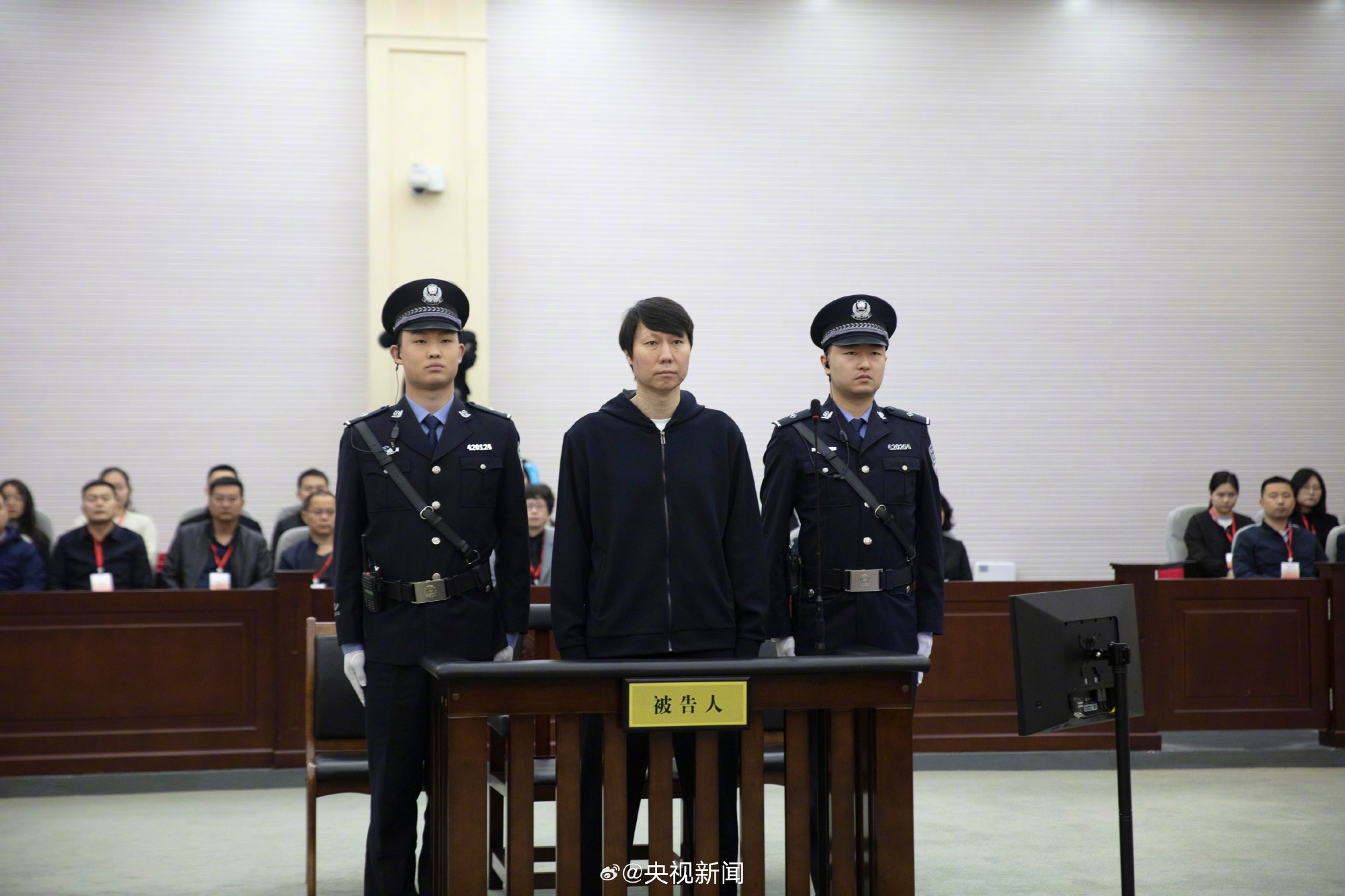 李铁二审明日于咸宁市中级人民法院公开宣判，尊龙凯时关注更新。