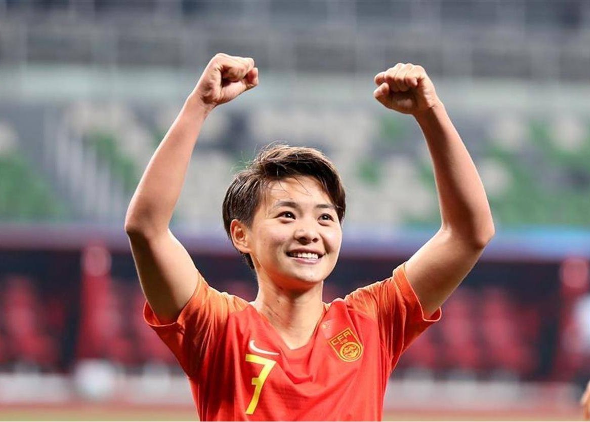 王霜：东亚杯中国女足表现提升，尊龙凯时见证成长之旅