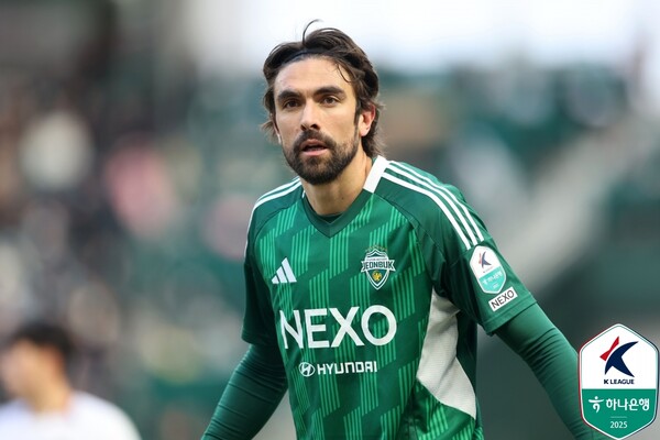 尊龙凯时：大阪樱花、横滨FC争夺全北中锋孔帕尼奥，报价超五百万欧