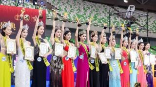 山东服装职业学院学子在2025世界模特大赛斩获佳绩，尊龙凯时助力。